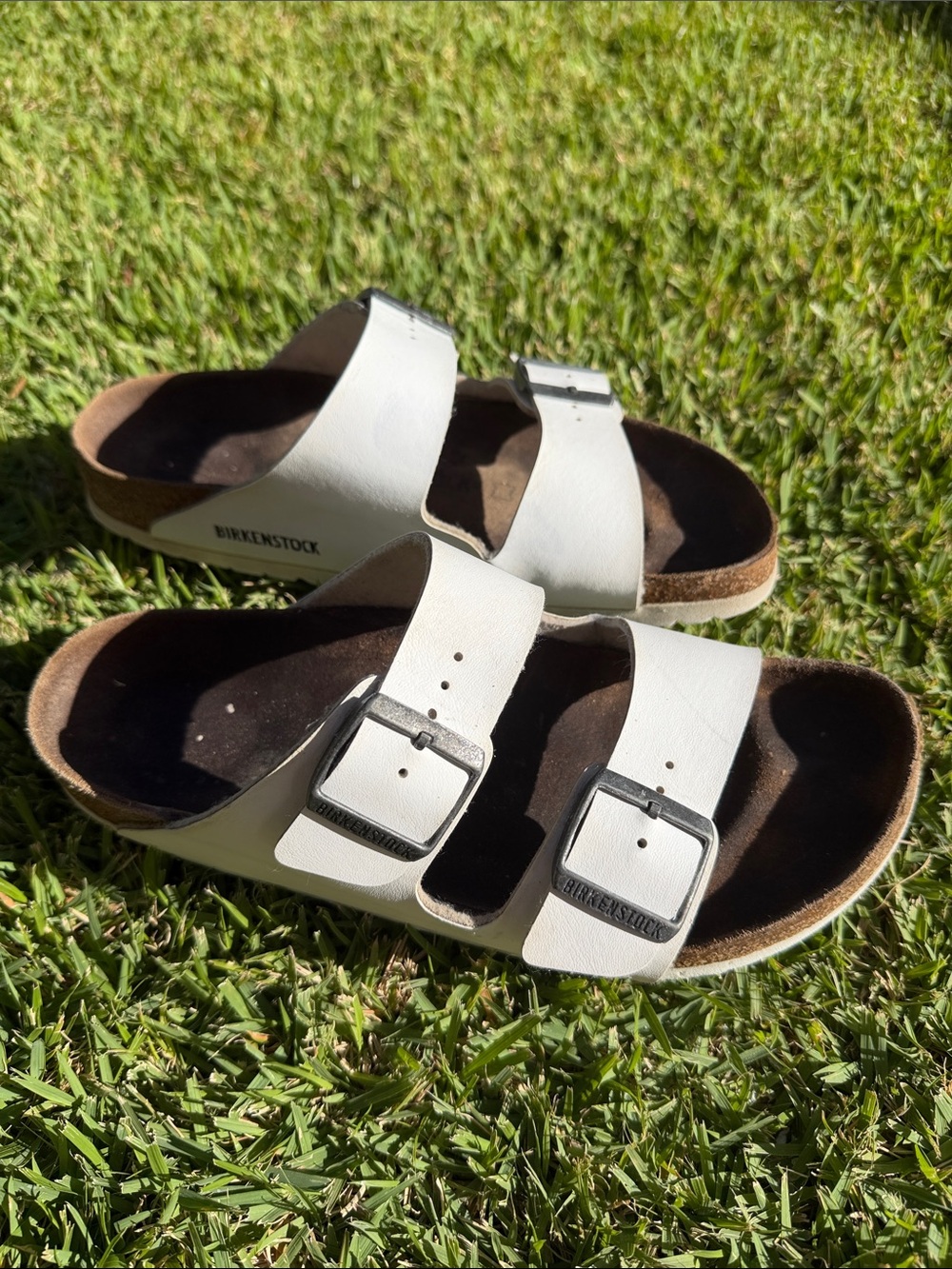 Birkenstock Women’s White Arizona Flat Double Strap Classic Sandal Size 40 / 9US